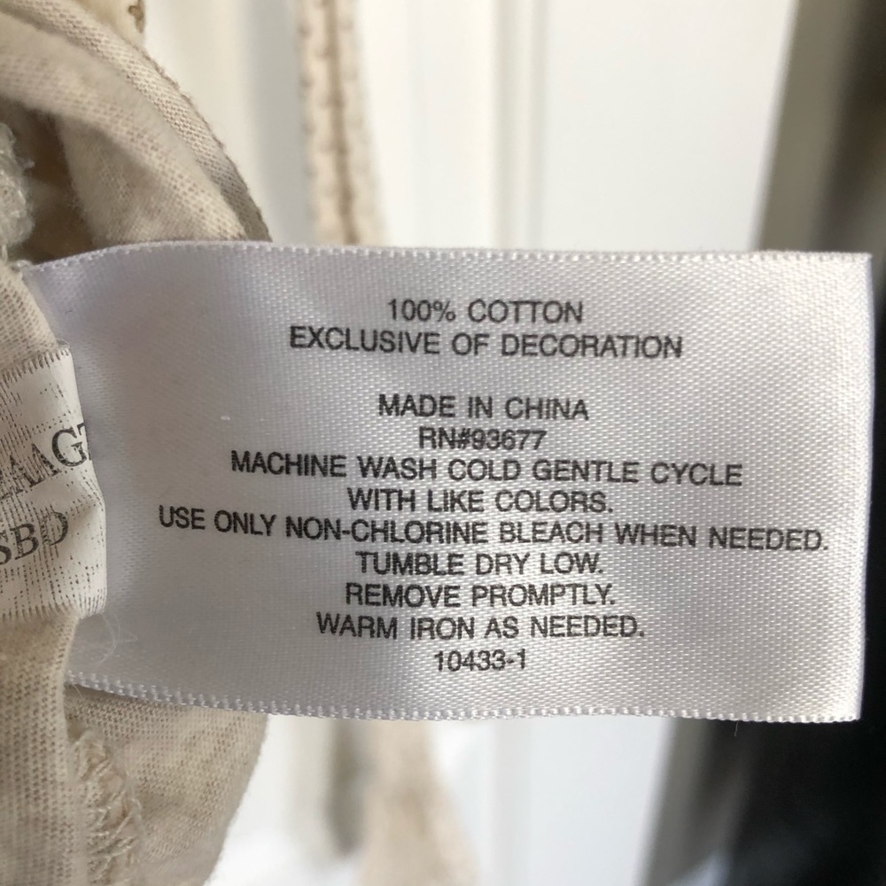 ⭕️DONATED 1/14/20 Floral v-neck top - Picture 5 of 8